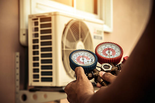 Professional Hvac technician working in Trenton, OH